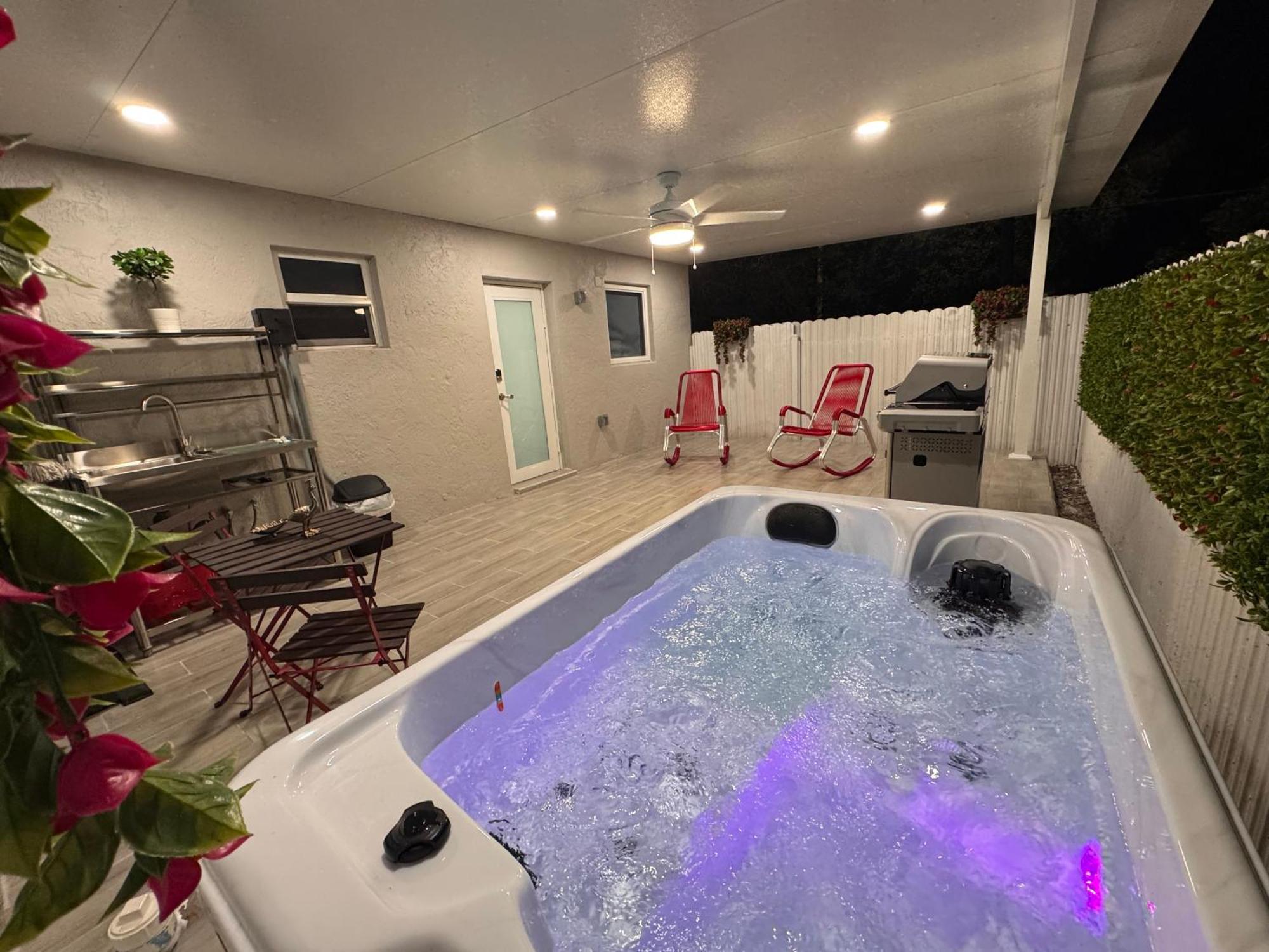 Stylish With Jacuzzi Apartamento